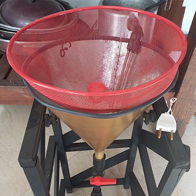 Lee más sobre el artículo Decantador hogareño de aceite usado